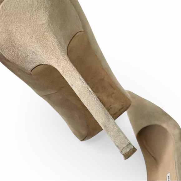 Manolo Blahnik Suede Pumps - Picture 6 of 9